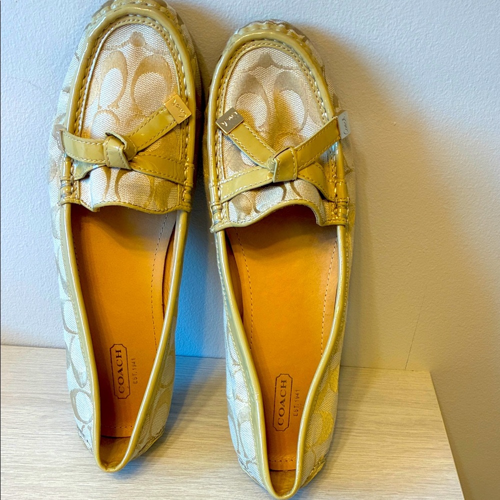 Coach Women's Tan and Cream Loafers